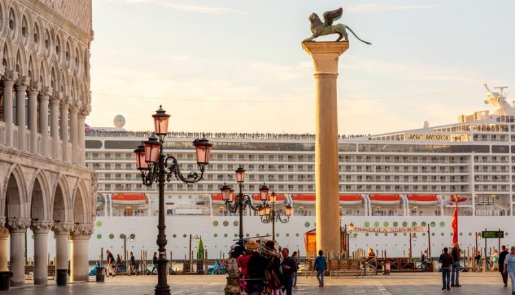 Il WWF chiedi uno STOP alle grandi navi a Venezia