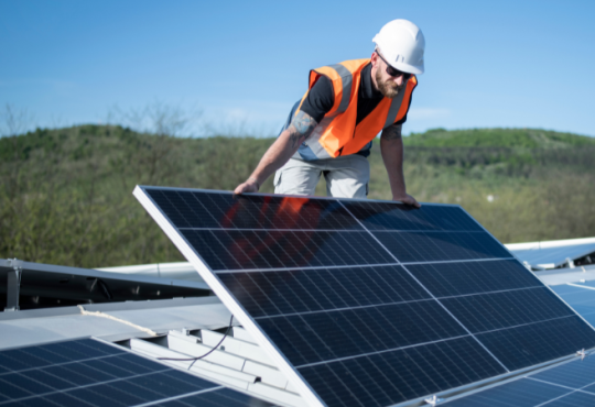 Fotovoltaico e sicurezza degli impianti fotovoltaici: le nuove Linee Guida antincendio 2025 cambiano le regole per architetti e progettisti