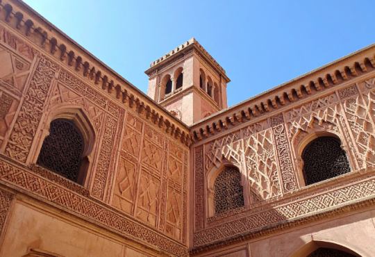 Tra luce, simmetria e spiritualità: l’architettura islamica che ispira gli architetti di oggi