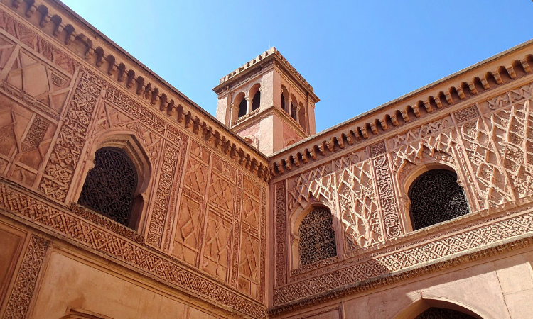 Tra luce, simmetria e spiritualità: l’architettura islamica che ispira gli architetti di oggi