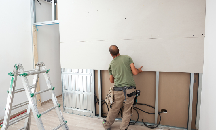 Muratura o cartongesso: la scelta che incide davvero su costi, tempi e prestazioni delle pareti interne